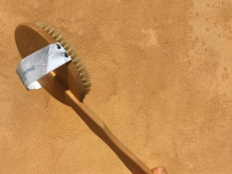 Dry brushing against cellulite – how it works